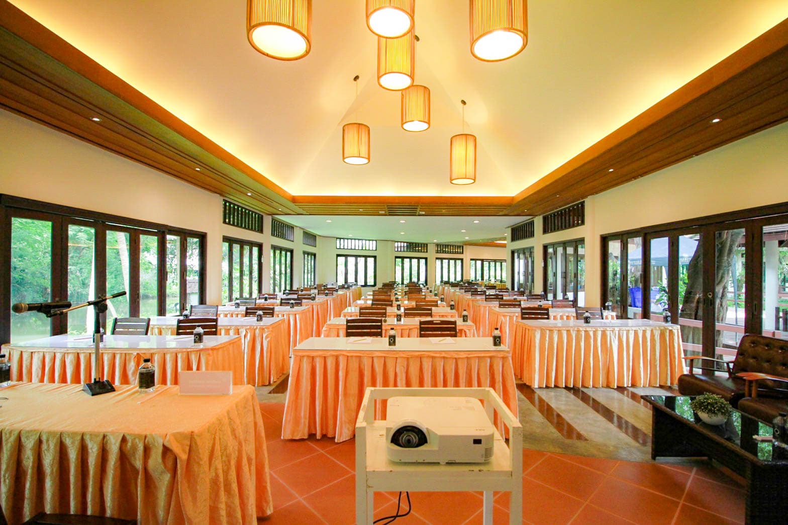 จัดเลี้ยง & สัมมนา